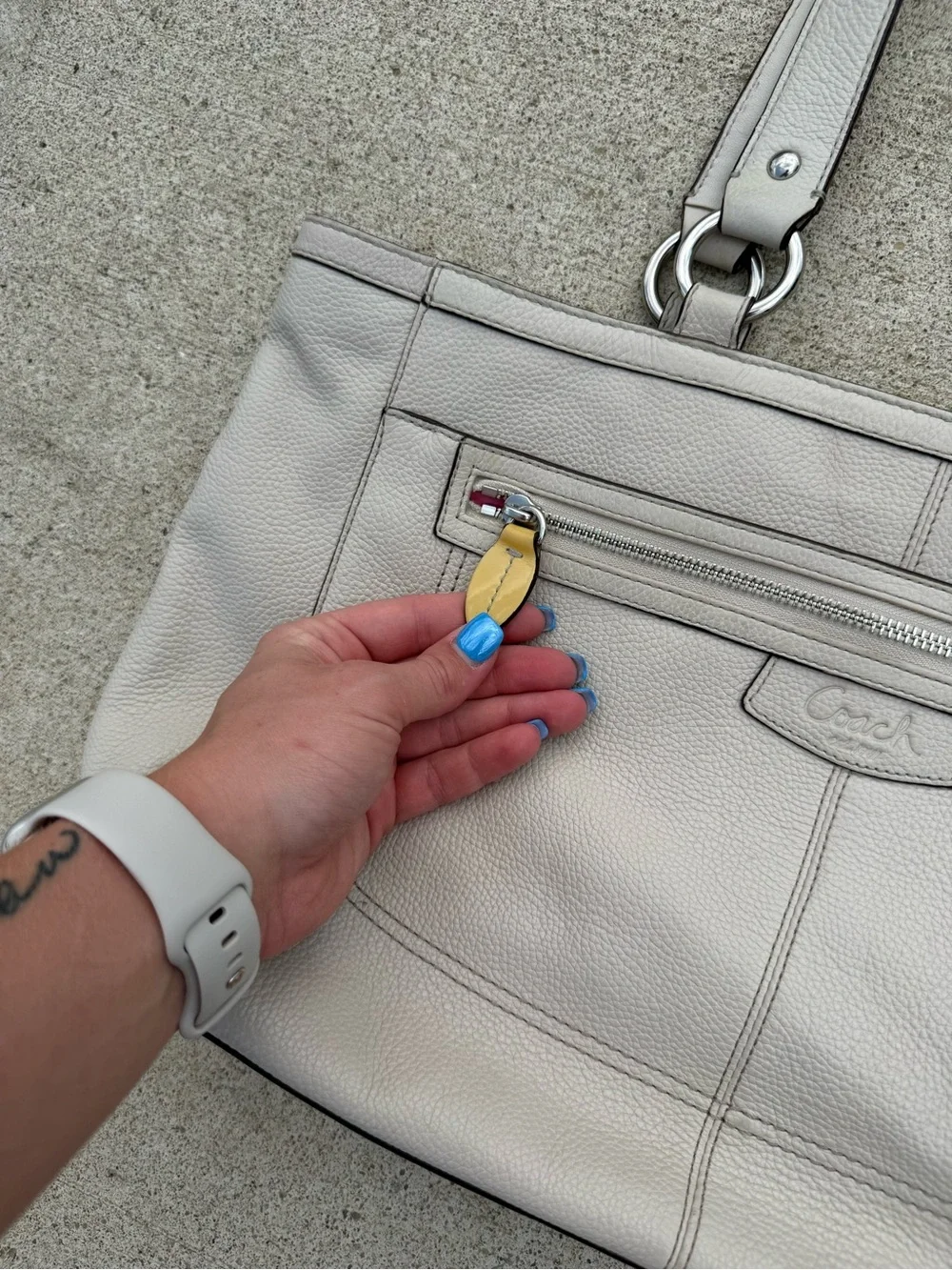 2010 White/Cream Pebbled Leather Coach Shoulder Bag